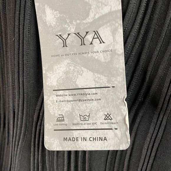 NWT YYA Women’s Black Rippled Texture Material Shift Dress Size Med Cap Sleeve - Picture 8 of 9